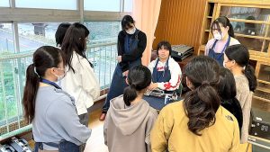 小学校にインターン